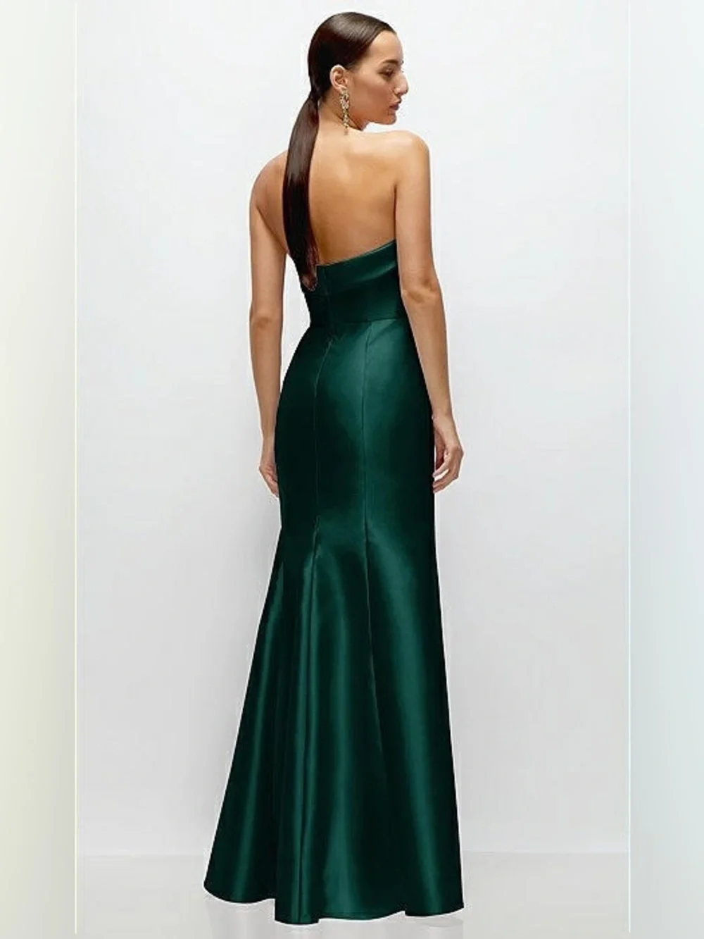 NWT Alfred Sung Strapless Cuff Neckline
Satin Trumpet Gown in Evergreen, Size 4R - Picture 4 of 15